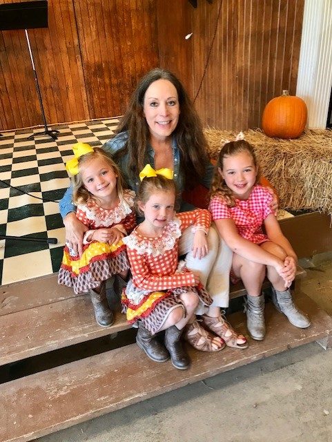 Nora Teipen with young students